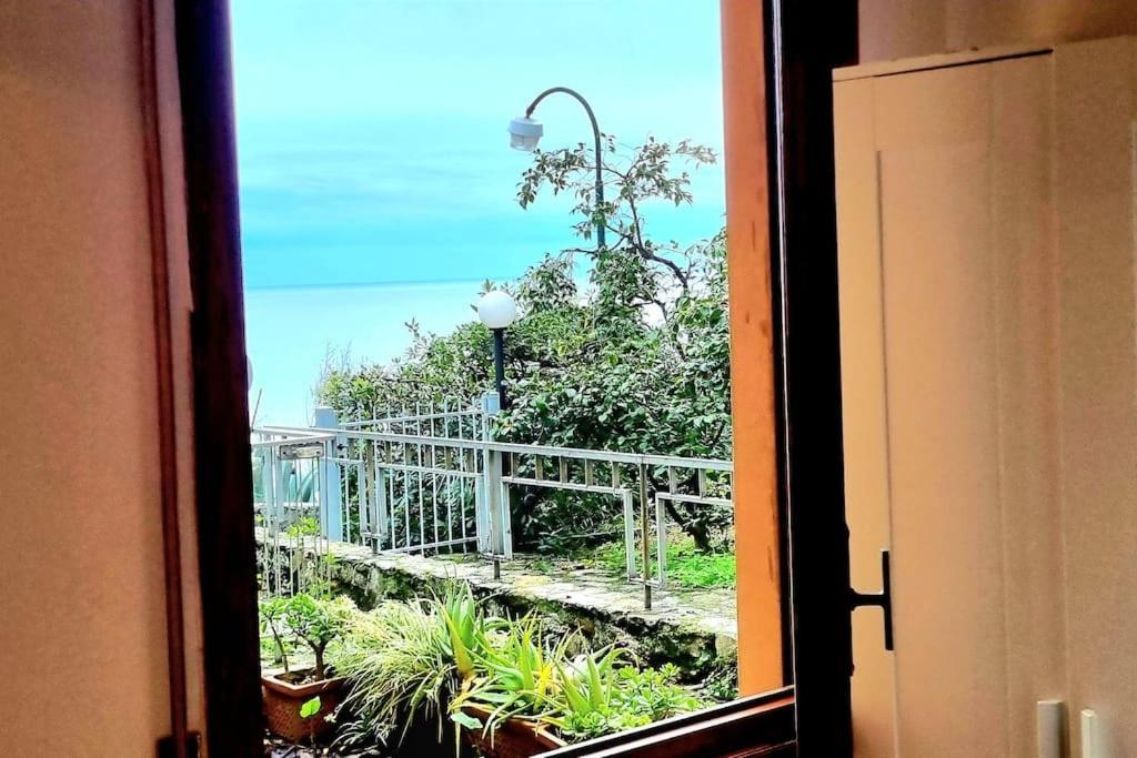 Casa Con Giardino: Вараце Екстериор снимка
