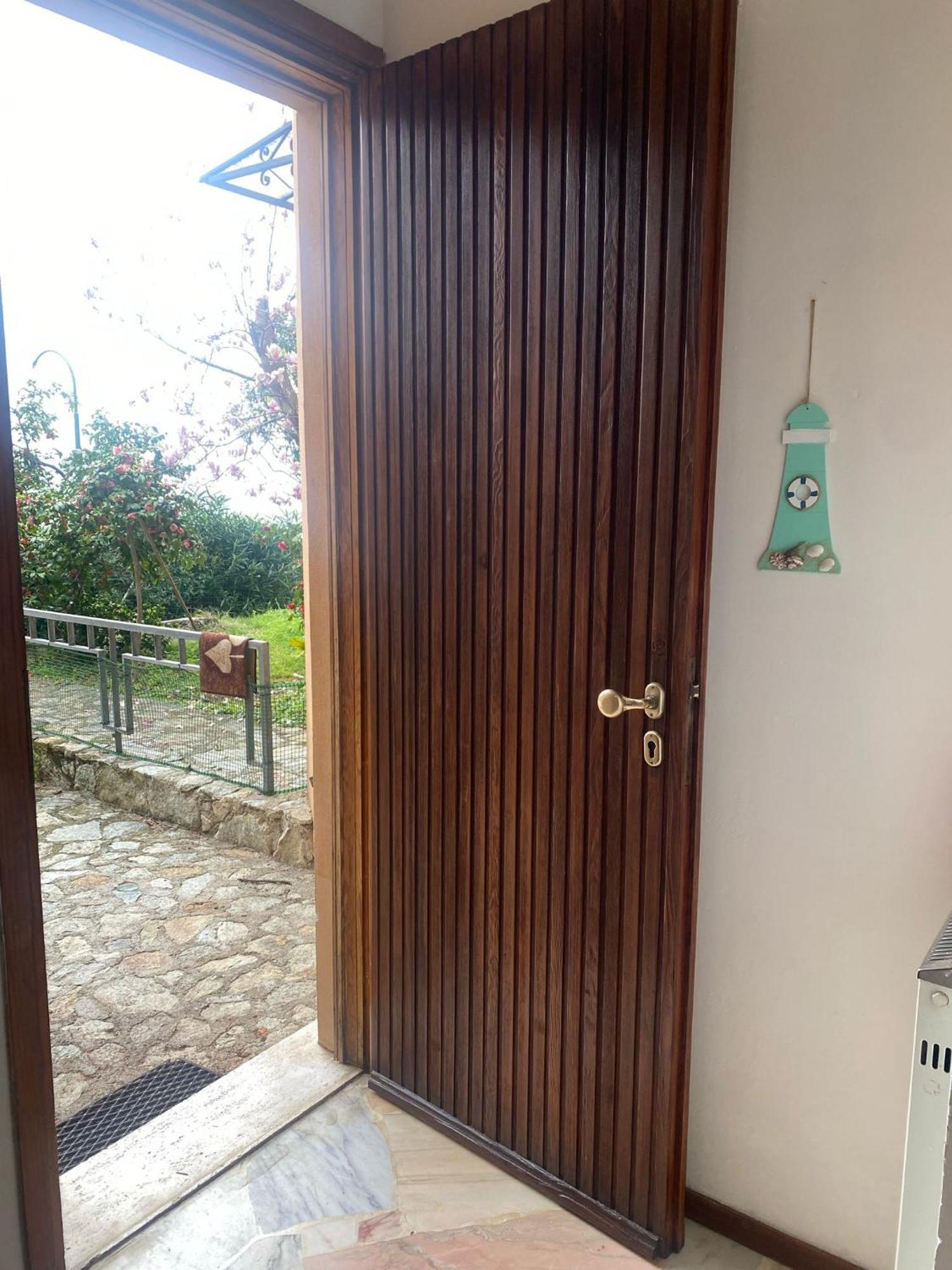 Casa Con Giardino: Вараце Екстериор снимка